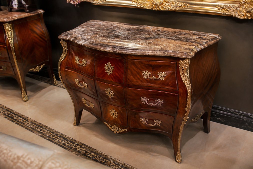 Barock Kommoden mit Marmorplatte: Eleganz & Qualität